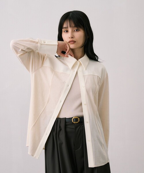 UNITED TOKYO(ユナイテッドトウキョウ)の「クラッシュベロアコンビストレッチシャツ|ウォッシャブル/細見え/秋服/長袖/オフィスカジュアル/オケージョン(シャツ/ブラウス・レディース・アイボリー/ブラック・FREE)」の5枚目の写真