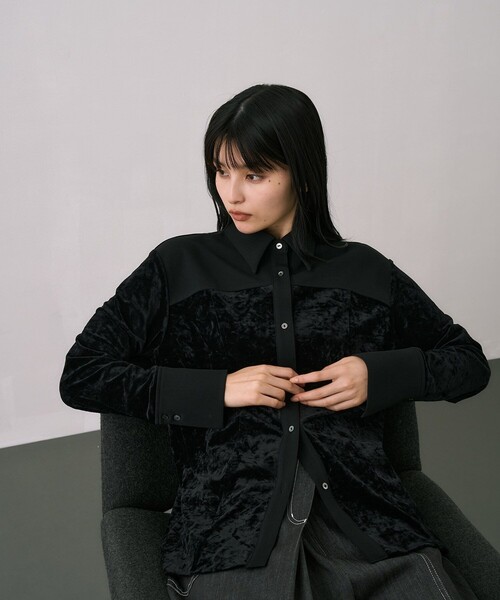 UNITED TOKYO(ユナイテッドトウキョウ)の「クラッシュベロアコンビストレッチシャツ|ウォッシャブル/細見え/秋服/長袖/オフィスカジュアル/オケージョン(シャツ/ブラウス・レディース・アイボリー/ブラック・FREE)」の15枚目の写真