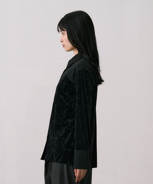 UNITED TOKYO(ユナイテッドトウキョウ)の「クラッシュベロアコンビストレッチシャツ|ウォッシャブル/細見え/秋服/長袖/オフィスカジュアル/オケージョン(シャツ/ブラウス・レディース・アイボリー/ブラック・FREE)」の17枚目の写真