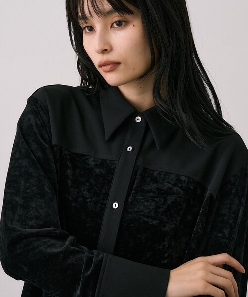 UNITED TOKYO(ユナイテッドトウキョウ)の「クラッシュベロアコンビストレッチシャツ|ウォッシャブル/細見え/秋服/長袖/オフィスカジュアル/オケージョン(シャツ/ブラウス・レディース・アイボリー/ブラック・FREE)」の19枚目の写真