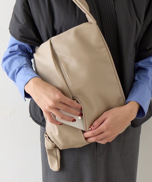 BIRTHDAY BAR（バースデイバー）の「PUFF HANDLE SHOULDER BAG　パフハンドルショルダーバッグ（ショルダーバッグ・レディース・ベージュ/ブラック・0）」の19枚目の写真