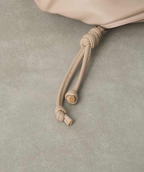 BIRTHDAY BAR（バースデイバー）の「PUFF HANDLE SHOULDER BAG　パフハンドルショルダーバッグ（ショルダーバッグ・レディース・ベージュ/ブラック・0）」の13枚目の写真