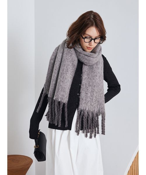 Mila Owen(ミラオーウェン)の「ツイストフリンジストール(ストール/ショール・レディース・ミント/チェック/グレー/アイボリー・F)」の5枚目の写真