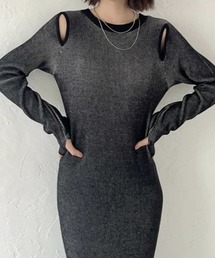 Dolce Fiora（ドルチェフィオラ）の「ショルダースリットデザインでちょっと肌魅せでセクシー感をぷらす♪スタイルUPロングニットワンピース（ニット/セーター）」