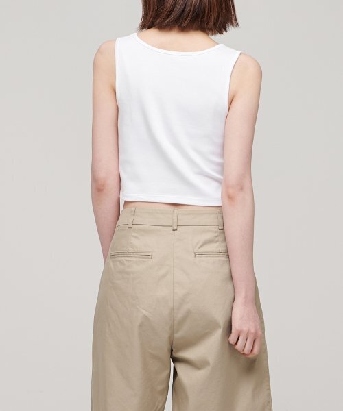 MUSINSA STANDARD WOMAN（ムシンサスタンダードウーマン）の「ウィメンズクロップタンクトップ[ホワイト]（Tシャツ/カットソー・レディース・その他・SMALL/MEDIUM/LARGE/X-SMALL）」の2枚目の写真