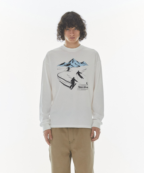 Rest&Recreation(レストアンドレクリエーション)の「22TEAM GRAPHIC LONG SLEEVE T-SHIRT - WHITE(Tシャツ/カットソー・レディース・その他・SMALL/LARGE)」の2枚目の写真