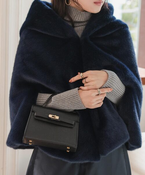 KOBE LETTUCE（コウベレタス）の「ファーケープマント（その他アウター・レディース・アイボリー系/ネイビー/モカ/ブラウン・M）」の4枚目の写真