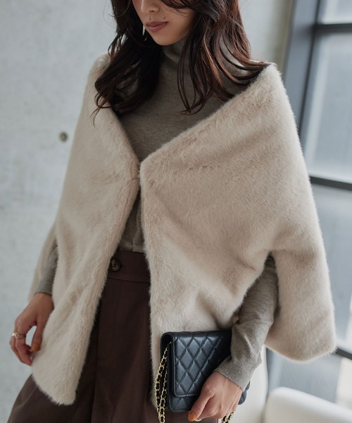 KOBE LETTUCE（コウベレタス）の「ファーケープマント（その他アウター・レディース・アイボリー系/ネイビー/モカ/ブラウン・M）」の3枚目の写真