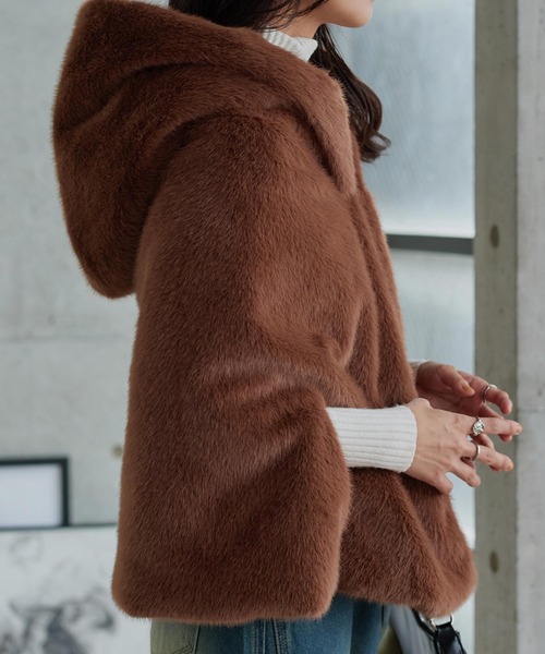 KOBE LETTUCE（コウベレタス）の「ファーケープマント（その他アウター・レディース・アイボリー系/ネイビー/モカ/ブラウン・M）」の5枚目の写真