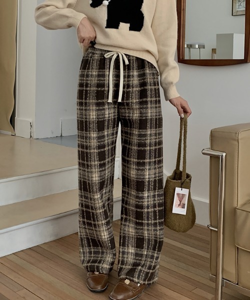 emi+（エミプラス）の「チェック柄セミワイドパンツ（その他パンツ・レディース・レッド/ネイビー/モカ・FREE）」の2枚目の写真
