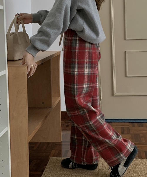 emi+（エミプラス）の「チェック柄セミワイドパンツ（その他パンツ・レディース・レッド/ネイビー/モカ・FREE）」の8枚目の写真
