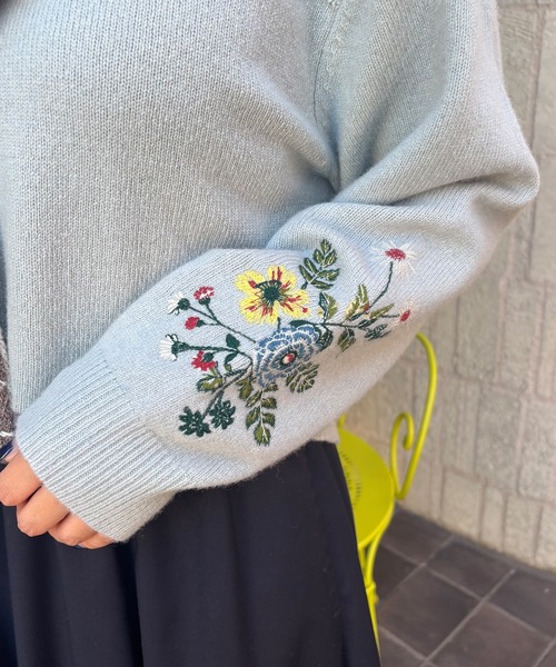 SUPER HAKKA(スーパーハッカ)の「ヒメツバキ刺繍メリノウールニットプルオーバー(ニット/セーター・レディース・ライトブルー/ピンク/チャコール・FREE)」の14枚目の写真