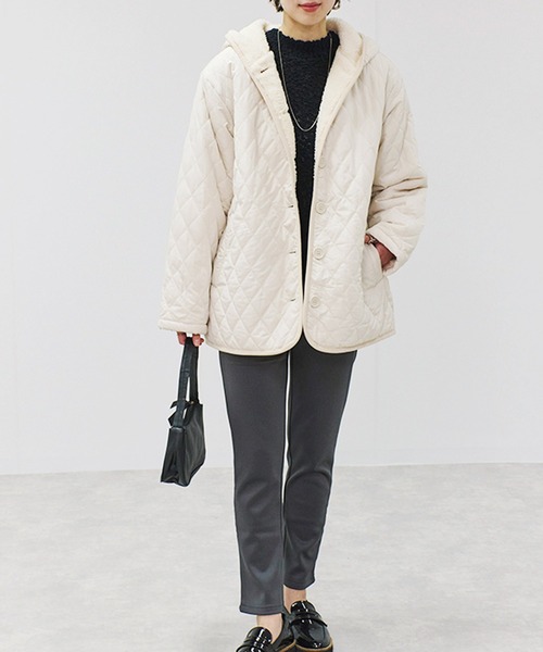 Fizz（フィズ）の「フード付き　裏ボアキルティングジャケット（ブルゾン・レディース・アイボリー/ブラック/カーキ/ベージュ/ネイビー・M）」の11枚目の写真