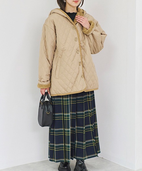 Fizz（フィズ）の「フード付き　裏ボアキルティングジャケット（ブルゾン・レディース・アイボリー/ブラック/カーキ/ベージュ/ネイビー・M）」の10枚目の写真