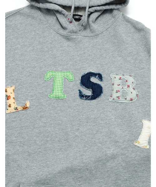 Little sunny bite（リトルサニーバイト）の「【Little Sunny Bite】alphabet hoodie（パーカー・レディース・ブラック/グレー/ホワイト・MEDIUM/SMALL）」の6枚目の写真