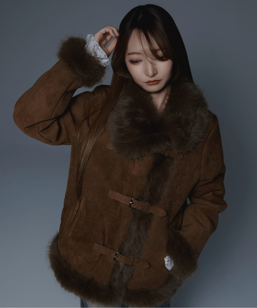.KOM(ドットコム)の「『.KOM/ドットケーオーエム』ムートン系JKT【GC】(ムートンコート・レディース・ブラック/キャメル・M)」の1枚目の写真
