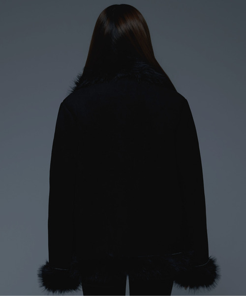 .KOM(ドットコム)の「『.KOM/ドットケーオーエム』ムートン系JKT【GC】(ムートンコート・レディース・ブラック/キャメル・M)」の5枚目の写真