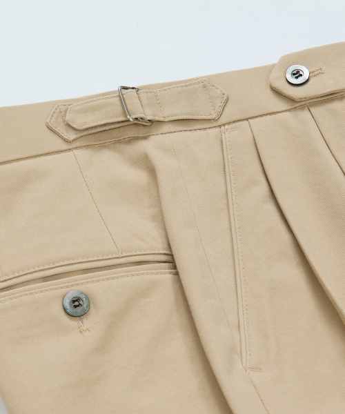 BELLIEF（ベリーフ）の「Cotton adjust Double Pleats relaxed Chino Pants (Khaki)（その他パンツ・メンズ・その他・MEDIUM/LARGE/X-LARGE）」の3枚目の写真