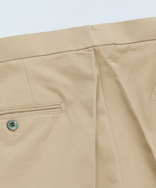BELLIEF（ベリーフ）の「Cotton adjust Double Pleats relaxed Chino Pants (Khaki)（その他パンツ・メンズ・その他・MEDIUM/LARGE/X-LARGE）」の5枚目の写真
