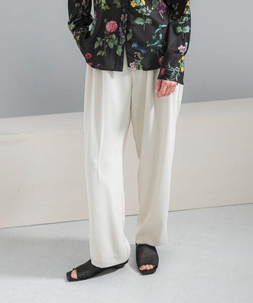 URBAN RESEARCH ROSSO WOMEN（アーバンリサーチ　ロッソ）の「ジョーゼットタックテーパードパンツ（その他パンツ・レディース・オフホワイト/ブラック・36/38）」の5枚目の写真