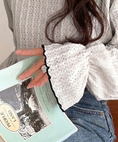 classicalelf(クラシカルエルフ)の「《9月上旬再入荷!予約受付中》甘すぎない、透け感フェミニン。透かし編みキャンディスリーブ配色メロウトップス(Tシャツ/カットソー・レディース・ブラウン/ブラック/アイボリー/ライトグレー・LARGE/MEDIUM/SMALL/X-LARGE)」の3枚目の写真