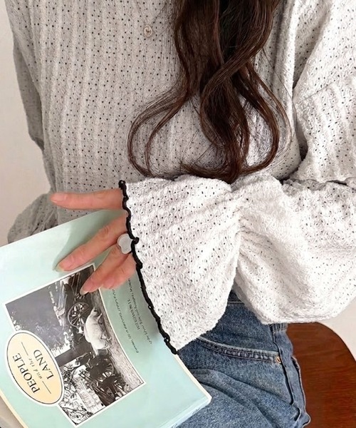 classicalelf(クラシカルエルフ)の「《9月上旬再入荷!予約受付中》甘すぎない、透け感フェミニン。透かし編みキャンディスリーブ配色メロウトップス(Tシャツ/カットソー・レディース・ブラウン/ブラック/アイボリー/ライトグレー・LARGE/MEDIUM/SMALL/X-LARGE)」の17枚目の写真