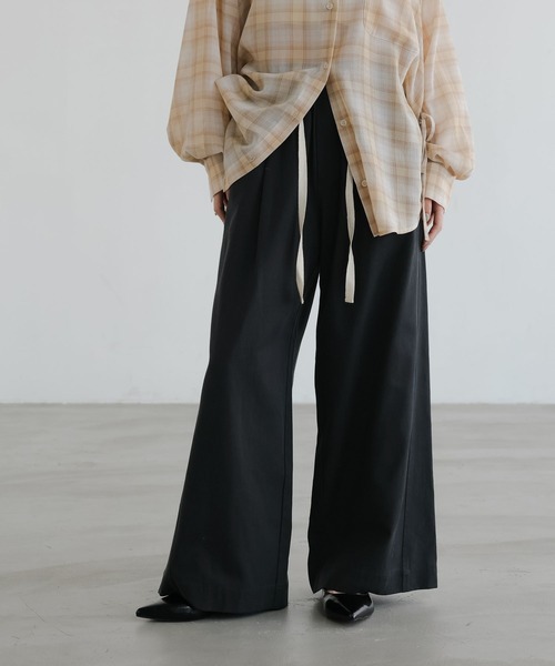 LOWRYS FARM(ローリーズファーム)の「イージーバギーデニム 601067(デニムパンツ・レディース・ブルー/ピンク/ライトブルー/ブラック/アイボリー/ベージュ/ブラック系その他・LARGE/MEDIUM/SMALL)」の4枚目の写真