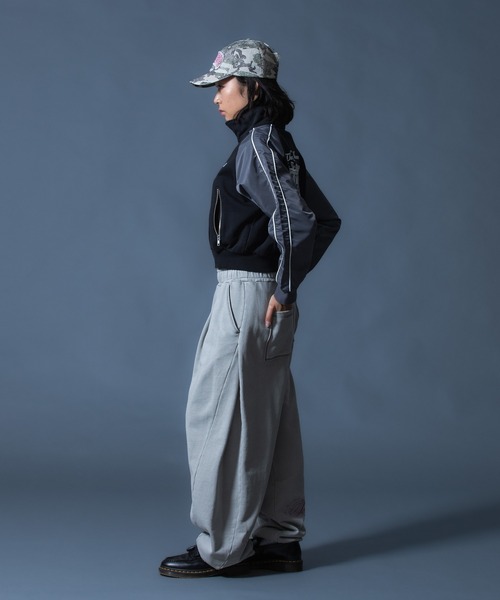 X-girl（エックスガール）の「WOVEN MIX SWEAT ZIP UP TOP（スウェット・レディース・ブラック/ライトピンク/ベージュ・S/M）」の17枚目の写真
