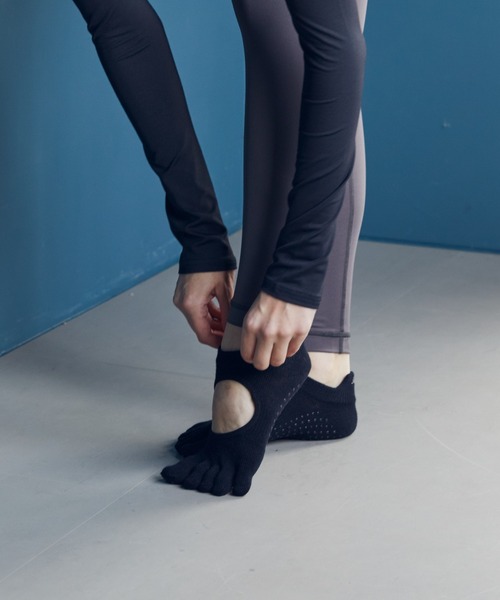 Julier Yoga and Relax(ジュリエヨガアンドリラックス)の「Julier グリップフローソックス(ソックス/靴下・レディース・ブルー/ブラック・FREE)」の6枚目の写真