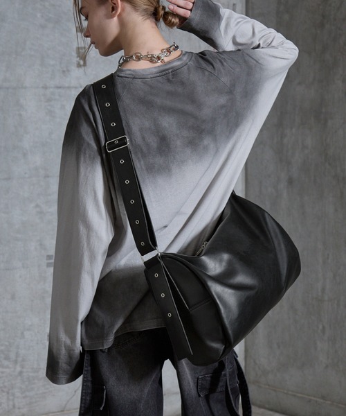 SERACE(セラス)の「【SERACE】Loose big boston shoulder bag / ルーズビッグボストンショルダーバッグ(ショルダーバッグ・メンズ・ブラック系/ブラック・FREE)」の5枚目の写真