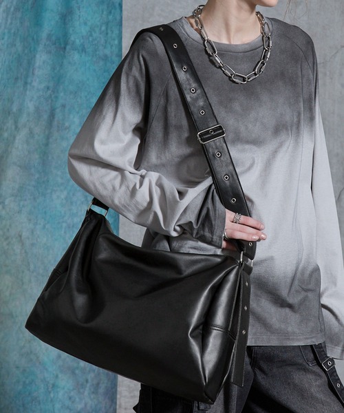 SERACE(セラス)の「【SERACE】Loose big boston shoulder bag / ルーズビッグボストンショルダーバッグ(ショルダーバッグ・メンズ・ブラック系/ブラック・FREE)」の7枚目の写真