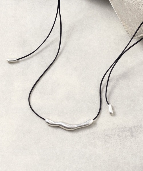 LEPSIM(レプシィム)の「メタルモチーフコードチョーカー 638726(チョーカー・レディース・ゴールド/シルバー・ONE SIZE)」の2枚目の写真