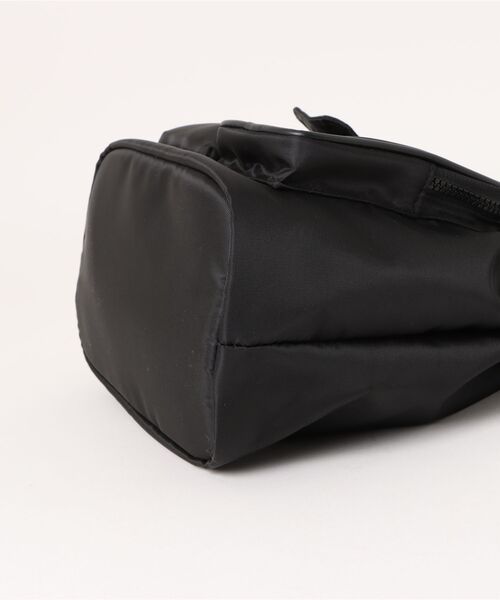 Right-on（ライトオン）の「【HONEYSUCKLE ROSE】ツイル巾着ショルダー（ショルダーバッグ・レディース・ブラック/カーキブラウン・ONE SIZE）」の4枚目の写真