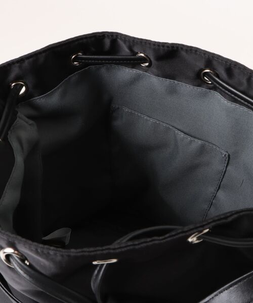 Right-on（ライトオン）の「【HONEYSUCKLE ROSE】ツイル巾着ショルダー（ショルダーバッグ・レディース・ブラック/カーキブラウン・ONE SIZE）」の5枚目の写真