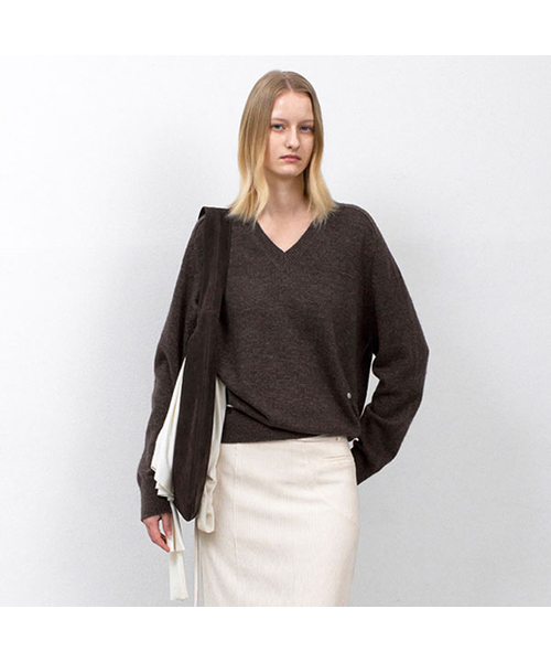 ATELIER NAIN(アトリエナイン)の「ESSENTIAL V-NECK OVERFIT KNIT(T-7151)(ニット/セーター・レディース・ブラウン/ヘザーグレー/ブラック・FREE)」の3枚目の写真