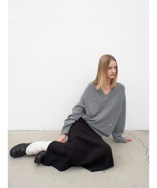 ATELIER NAIN(アトリエナイン)の「ESSENTIAL V-NECK OVERFIT KNIT(T-7151)(ニット/セーター・レディース・ブラウン/ヘザーグレー/ブラック・FREE)」の4枚目の写真