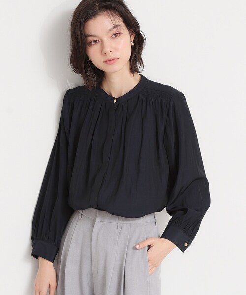 THE SHOP TK (ザ ショップ ティーケー )の「【通勤にもセレモニーにも】ヴィンテージサテンギャザーブラウス(シャツ/ブラウス・レディース・ベビーピンク/ネイビー/オフホワイト・12/13)」の2枚目の写真