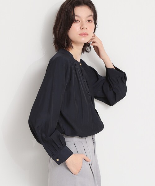 THE SHOP TK (ザ ショップ ティーケー )の「【通勤にもセレモニーにも】ヴィンテージサテンギャザーブラウス(シャツ/ブラウス・レディース・ベビーピンク/ネイビー/オフホワイト・12/13)」の4枚目の写真