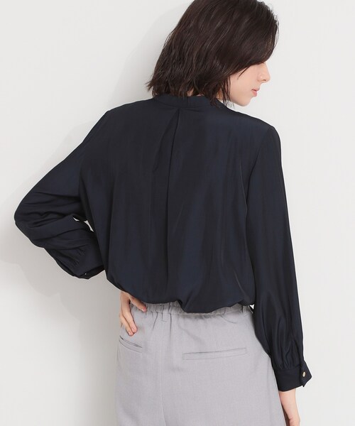 THE SHOP TK (ザ ショップ ティーケー )の「【通勤にもセレモニーにも】ヴィンテージサテンギャザーブラウス(シャツ/ブラウス・レディース・ベビーピンク/ネイビー/オフホワイト・12/13)」の5枚目の写真