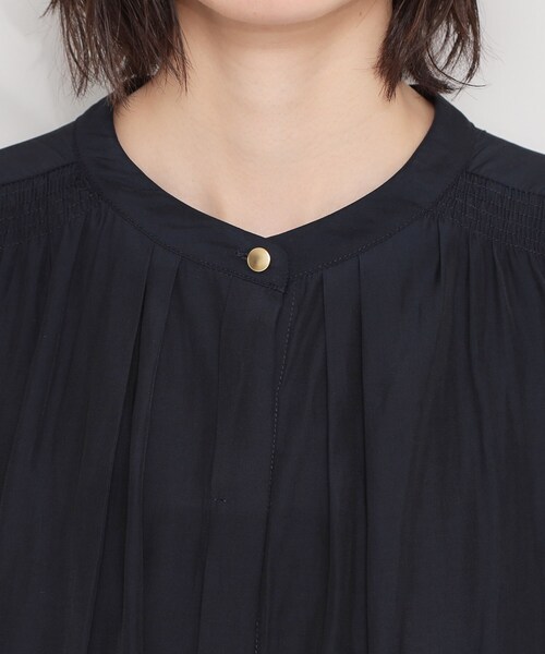 THE SHOP TK (ザ ショップ ティーケー )の「【通勤にもセレモニーにも】ヴィンテージサテンギャザーブラウス(シャツ/ブラウス・レディース・ベビーピンク/ネイビー/オフホワイト・12/13)」の11枚目の写真