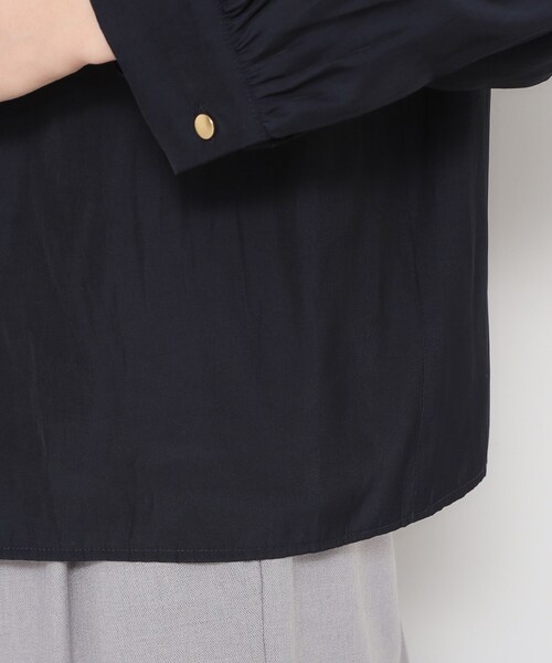 THE SHOP TK (ザ ショップ ティーケー )の「【通勤にもセレモニーにも】ヴィンテージサテンギャザーブラウス(シャツ/ブラウス・レディース・ベビーピンク/ネイビー/オフホワイト・12/13)」の15枚目の写真