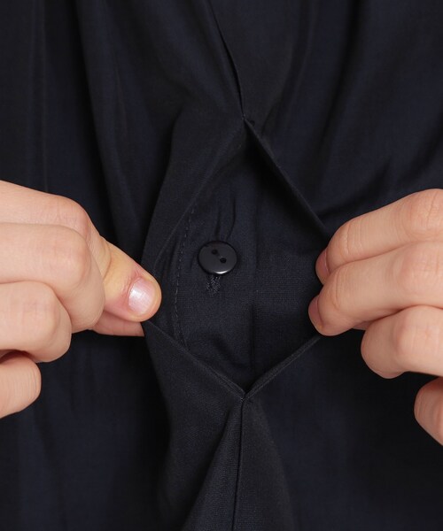 THE SHOP TK (ザ ショップ ティーケー )の「【通勤にもセレモニーにも】ヴィンテージサテンギャザーブラウス(シャツ/ブラウス・レディース・ベビーピンク/ネイビー/オフホワイト・12/13)」の16枚目の写真