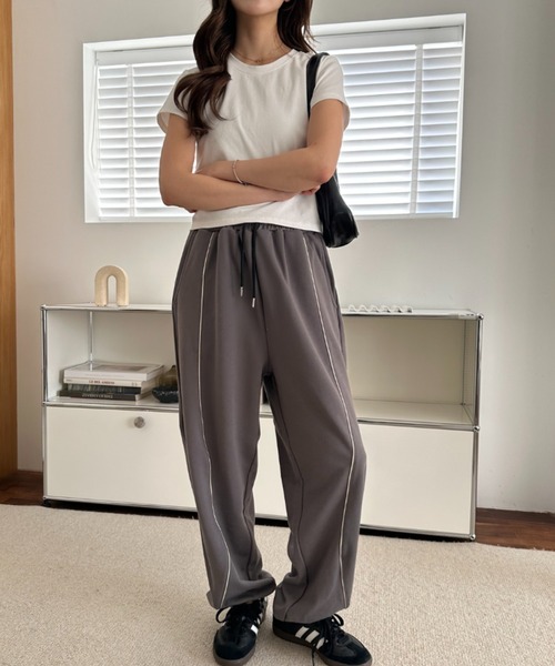umune(ウムネ)の「スウェットパンツ パイピング イージーパンツ ウエストゴム ルーズ リラックス スポーティー ボトムス カジュアル 秋 冬(スウェットパンツ・レディース・チャコールグレー/グレイッシュベージュ/ブラック・S/M)」の2枚目の写真
