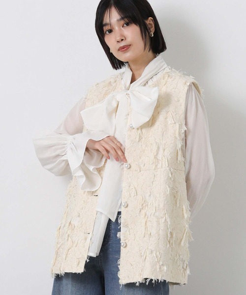 Gready Brilliant(グレディブリリアン)の「ジャガードパプラムベスト(その他アウター・レディース・ブラック/アイボリー・38)」の1枚目の写真