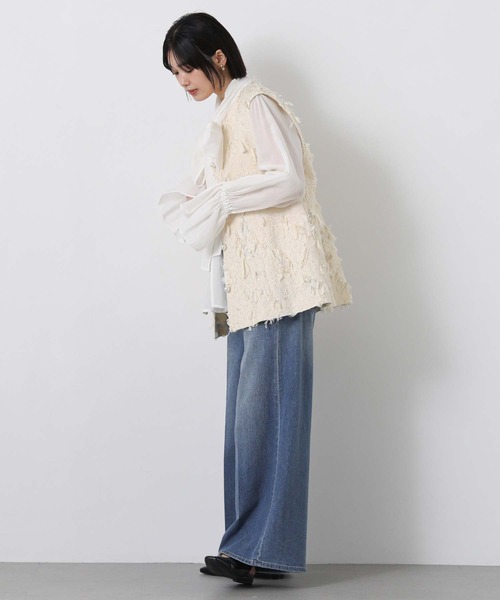 Gready Brilliant(グレディブリリアン)の「ジャガードパプラムベスト(その他アウター・レディース・ブラック/アイボリー・38)」の4枚目の写真