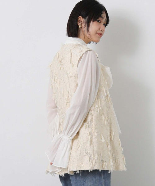 Gready Brilliant(グレディブリリアン)の「ジャガードパプラムベスト(その他アウター・レディース・ブラック/アイボリー・38)」の8枚目の写真