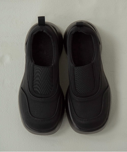 lawgy(ラウジー)の「round shape platform sneaker / ラウンドシェイププラットフォームスニーカー(スニーカー・レディース・ブラック/ライトベージュ・SMALL/MEDIUM/LARGE)」の2枚目の写真