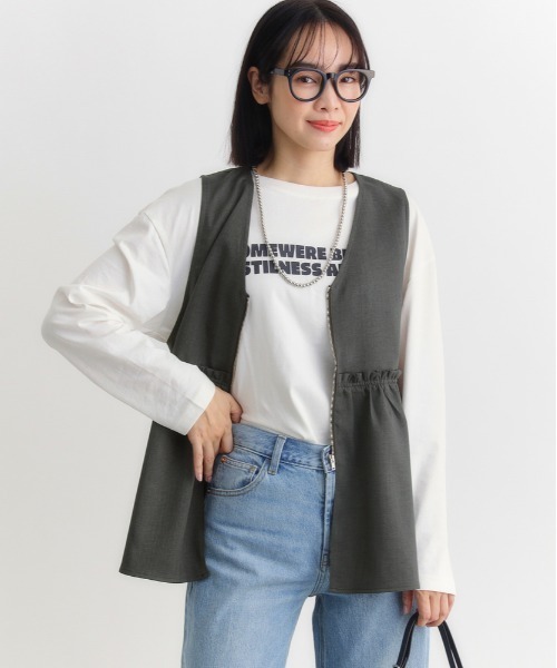 Right-on(ライトオン)の「【HONEYSUCKLE ROSE】ペプラムジップジレ (ウエストマーク / ノースリーブ / オフィスカジュアル)(シャツ/ブラウス・レディース・ライトベージュ/ダークグレー/キャメル・S/M/L)」の4枚目の写真