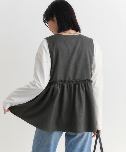 Right-on(ライトオン)の「【HONEYSUCKLE ROSE】ペプラムジップジレ (ウエストマーク / ノースリーブ / オフィスカジュアル)(シャツ/ブラウス・レディース・ライトベージュ/ダークグレー/キャメル・S/M/L)」の6枚目の写真