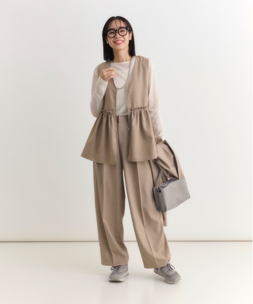 Right-on(ライトオン)の「【HONEYSUCKLE ROSE】ペプラムジップジレ (ウエストマーク / ノースリーブ / オフィスカジュアル)(シャツ/ブラウス・レディース・ライトベージュ/ダークグレー/キャメル・S/M/L)」の8枚目の写真